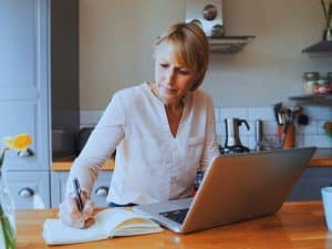 Woman comparing DIY Investing vs using a professional financial adviser